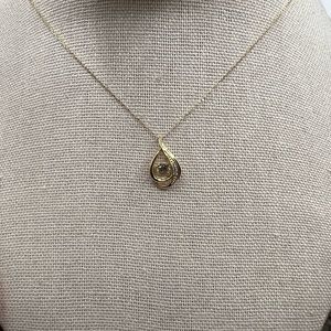 Dancing diamond necklace